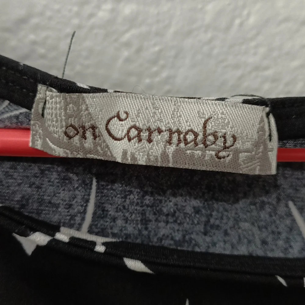 On Carnaby Black White Top Blouse Size L - Picture 4 of 7
